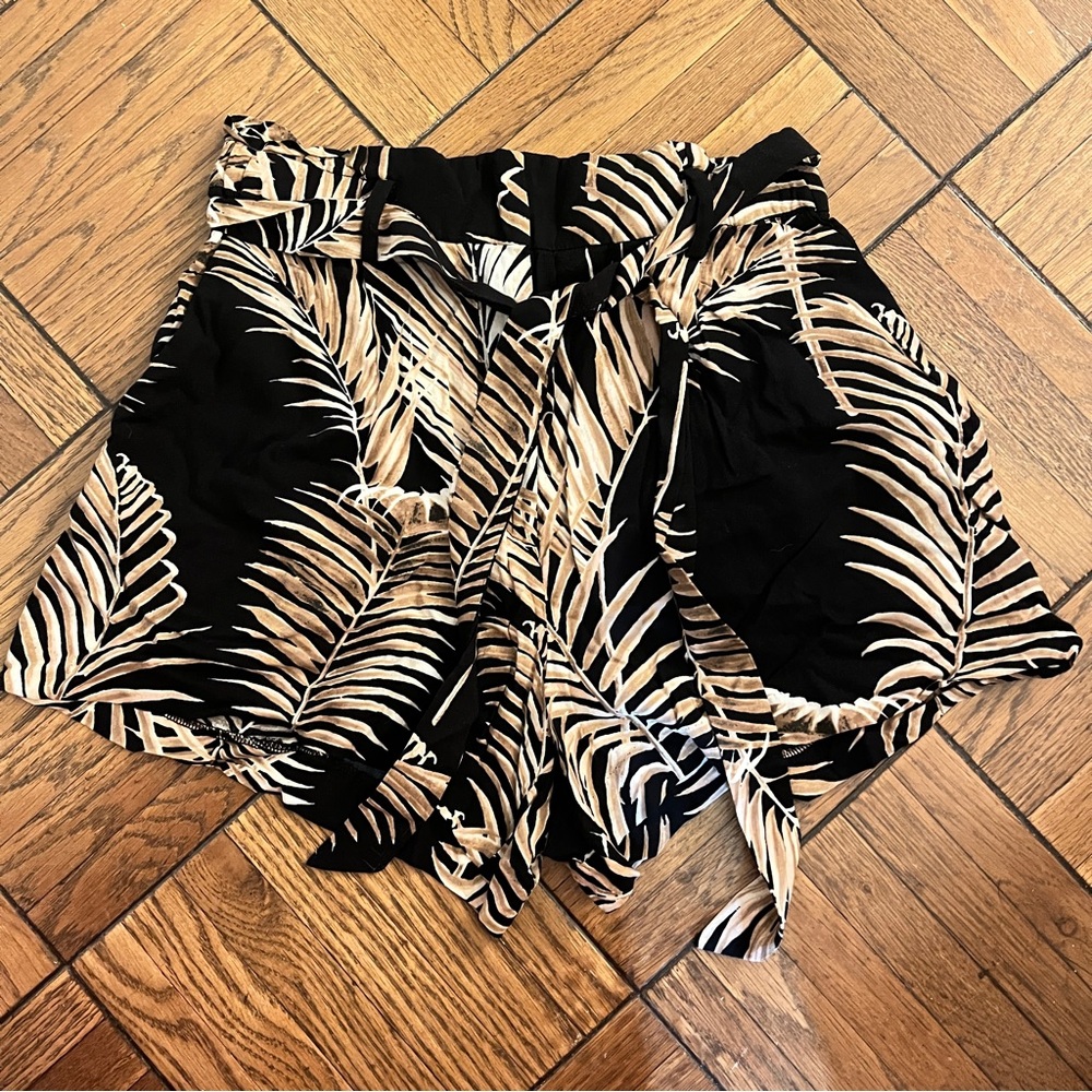 H&M Black and Tan Tropical Print High Waist Shorts